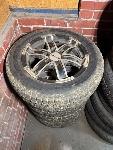 ハイエース スタッドレス 16インチ4本セット