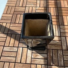 縦長の素焼きの植木鉢あげますの画像