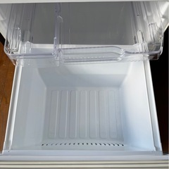 J2808 三菱　MITSUBISHI ミツビシ　168L 2015年　2ドア冷蔵庫　ドア正面凹み、傷ありの画像