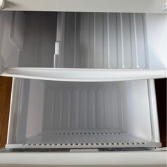 J2909 シャープ　SHARP 137L 2013年　黄ばみあり　2ドア冷蔵庫　の画像