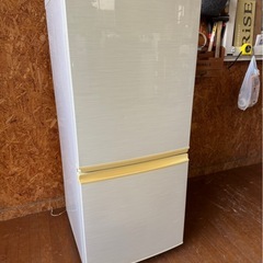 J2909 シャープ　SHARP 137L 2013年　黄ばみあり　2ドア冷蔵庫　の画像