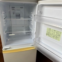 J2909 シャープ　SHARP 137L 2013年　黄ばみあり　2ドア冷蔵庫　の画像