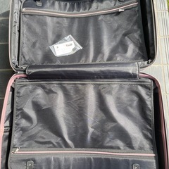 大容量二色スーツケースの画像