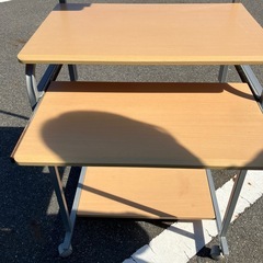 パソコンデスクの画像