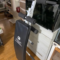 腹筋トレーニングマシンの画像
