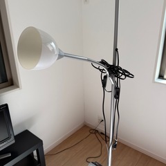 IKEA フロアランプの画像