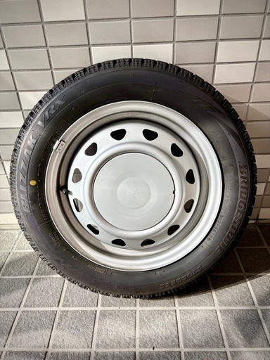 軽自動車用スチールホイールとタイヤラック