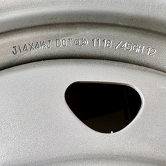 軽自動車用スチールホイールとタイヤラックの画像