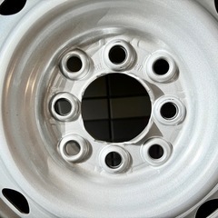 軽自動車用スチールホイールとタイヤラックの画像