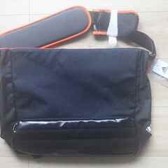 ■お値下げ中■新品未使用■読売ジャイアンツ・正規品・メッセンジャーバッグ＋ミニポーチ付き■の画像