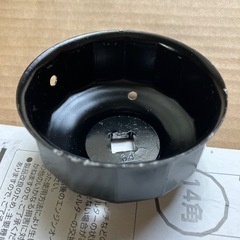 オイルフィルターとレンチの画像