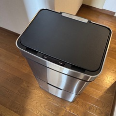 定価2.4万円、自動開閉　ゴミ箱の画像