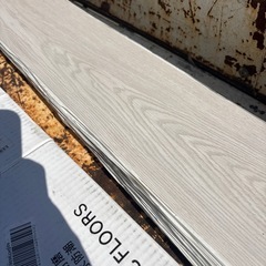 pvc地板　木目フロアタイル　約8m2の画像