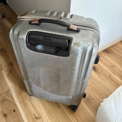 【無料】LEGEND WALKER 大型スーツケース（シルバー）の画像