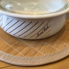 新品・未使用、両手鍋＃高級ホーロー製ホワイト・ストライプの画像