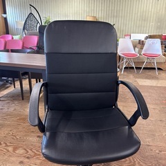 A1759🌟SALE‼️ IKEA 黒いオフィスチェア 合成皮革　🌟の画像