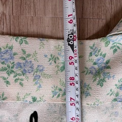 ③カーテン 2枚の画像