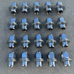 【正規品】タイヤホイールセット　１６インチ　ヴォクシー　の画像