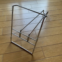 取りに来てくださる方に！ビーワーススタイル マキタ コードレス掃除機・クリーナー 専用スタンド リョービ 山善などにも対応 コンパクトで場所を取らないの画像