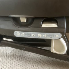 Combiネムリラ電動ハイローチェアの画像