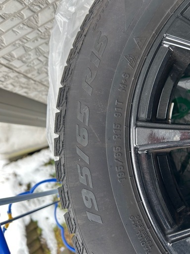 値下げしました！スタッドレスタイヤ195/65/R15 カローラツーリング
等に