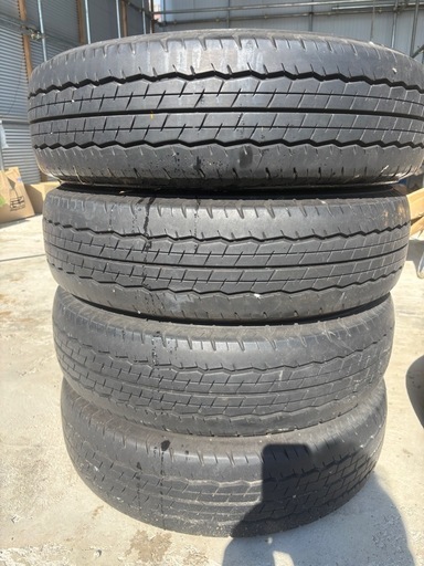 ハイエースタイヤ　195/80R15 107/105