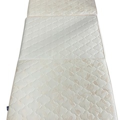 🉐美品🉐マットレス　三つ折り　シングル　ベッド　ベット　寝具　敷布団の画像