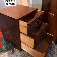 彫手作り　3段
ミニチェスト　和風　レトロ　小型の引き出し収納　木製チェスト  3段チェスト  小物収納チェストの画像