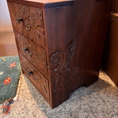 彫手作り　3段
ミニチェスト　和風　レトロ　小型の引き出し収納　木製チェスト  3段チェスト  小物収納チェストの画像
