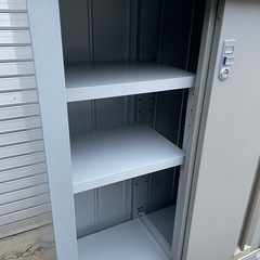 INABA 物置　収納庫　イナバ　鍵なし　高さ110cm横91cm奥行き43.5cmの画像