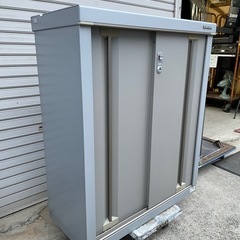 INABA 物置　収納庫　イナバ　鍵なし　高さ110cm横91cm奥行き43.5cmの画像