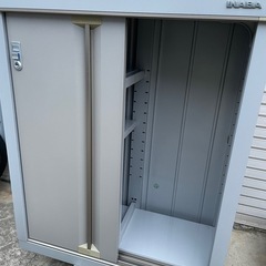 INABA 物置　収納庫　イナバ　鍵なし　高さ110cm横91cm奥行き43.5cmの画像