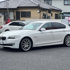 BMW 5シリーズ ホワイト2年車検付き‼️の画像