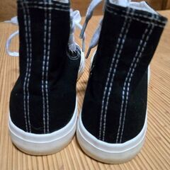 新品☆ハイカットキャンバススニーカー　22.5-23.0cmの画像