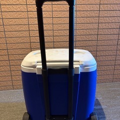 キャリー付きクーラーボックスの画像