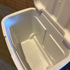 キャリー付きクーラーボックスの画像