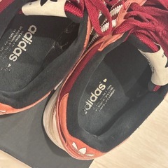 adidas ZX700 バーガンディ スニーカーの画像