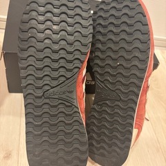 adidas ZX700 バーガンディ スニーカーの画像