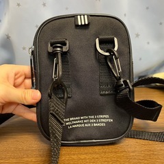 adidasポーチの画像