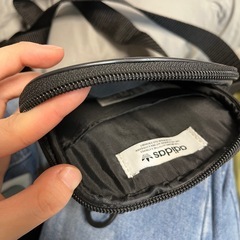 adidasポーチの画像