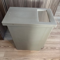 ゴミ箱の画像