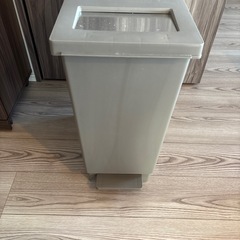 ゴミ箱の画像