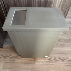 ゴミ箱の画像