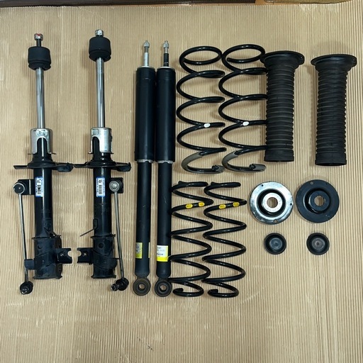 SUZUKI スズキ ZC72S スイフト 純正 サスペンションキット サスセット ショックアブソーバー スプリング 1台分 TOKICO 2A24227-A (41601-71L20) TOKICO 2A24227-B (41602-71L20) HITACHI 41810-71L21 (3G23) HITACHI 41810-71L22 (9A18)