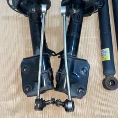 SUZUKI スズキ ZC72S スイフト 純正 サスペンションキット サスセット ショックアブソーバー スプリング 1台分 TOKICO 2A24227-A (41601-71L20) TOKICO 2A24227-B (41602-71L20) HITACHI 41810-71L21 (3G23) HITACHI 41810-71L22 (9A18)の画像