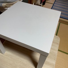 イケアのテーブルの画像