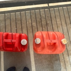 【即引取り歓迎・無料】灯油ポリタンク 2個　20リットル/18リットル町田市玉川学園／11/16締切の画像