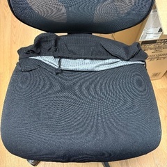 無印良品 ワーキングアームチェア 背メッシュ (2023)の画像