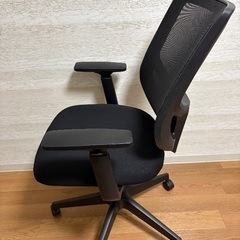 無印良品 ワーキングアームチェア 背メッシュ (2023)の画像
