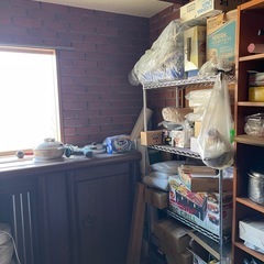 食器、鍋、家電などの画像